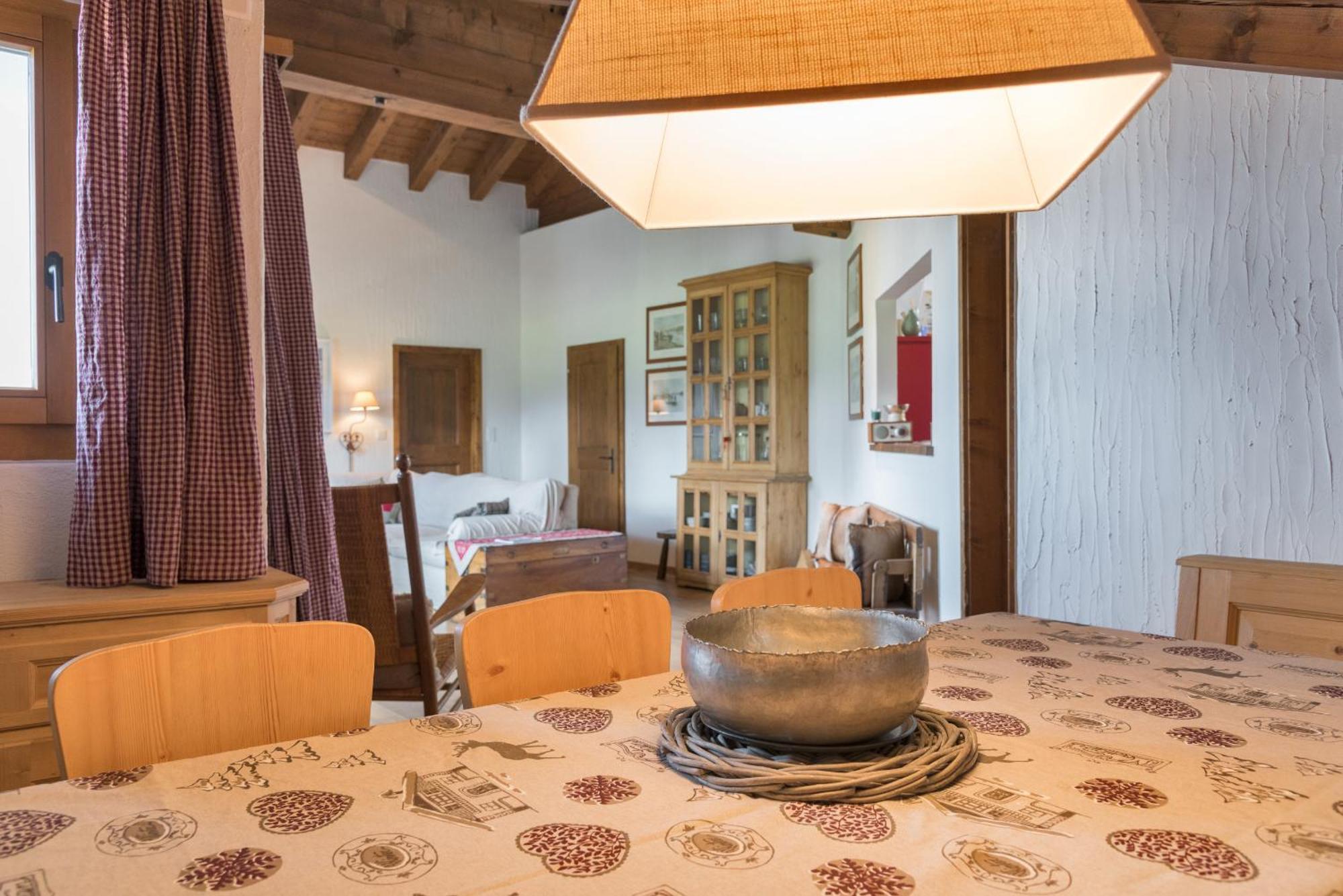 Chesa Seja - Zuoz Appartement Buitenkant foto